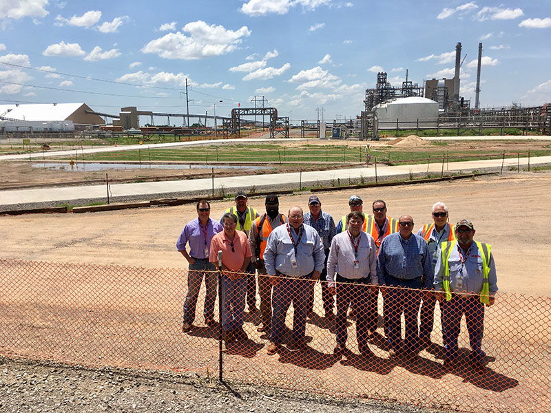 KBRs Graham Hill with site leaders at Koch Nitrogen Company expansion project in Enid OK